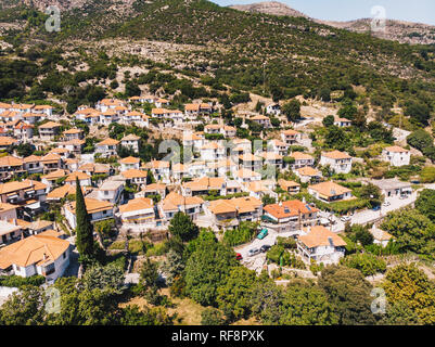 Maries vieille ville traditionnelle de l'intérieur de l'île de Thasos, Grèce, vue aérienne Banque D'Images