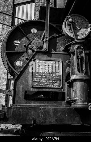 Grue à vapeur historique à Gloucester Docks Banque D'Images