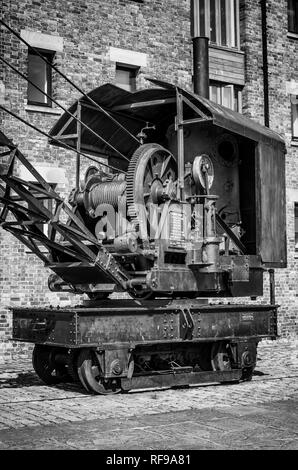 Grue à vapeur historique à Gloucester Docks Banque D'Images