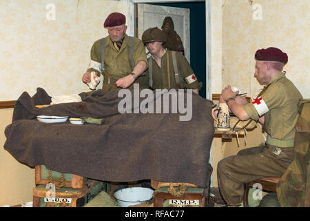 Musée de la médecine militaire, caserne Keogh, Mytchett, Surrey, UK. Diorama de la chirurgie et l'anesthésie dans un hôpital militaire. Banque D'Images