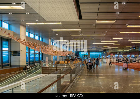 Singapour - Janvier 2019 : l'aéroport de Singapour Changi architecture et passagers. Singapour. L'aéroport de Changi est l'un des plus grands aéroports en Asie. Banque D'Images