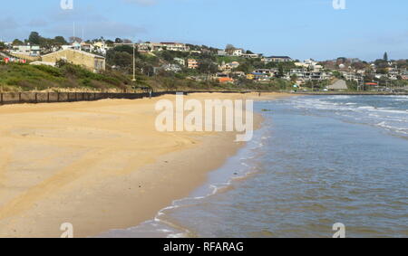 Frankston, Victoria, Australie. 13 mai, 2016. Vue sur la plage. Frankston est souvent désignée comme la porte d'entrée de la Péninsule de Mornington - une péninsule située au sud-est de Melbourne, Victoria, Australie. Frankston est une banlieue de Melbourne-extérieur étant à 55 km au sud-est de la centre-ville de Melbourne. Credit : Keith Mayhew SOPA/Images/ZUMA/Alamy Fil Live News Banque D'Images