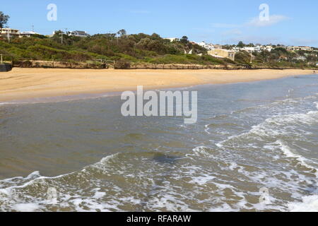 Frankston, Victoria, Australie. 13 mai, 2016. Vue sur la plage. Frankston est souvent désignée comme la porte d'entrée de la Péninsule de Mornington - une péninsule située au sud-est de Melbourne, Victoria, Australie. Frankston est une banlieue de Melbourne-extérieur étant à 55 km au sud-est de la centre-ville de Melbourne. Credit : Keith Mayhew SOPA/Images/ZUMA/Alamy Fil Live News Banque D'Images