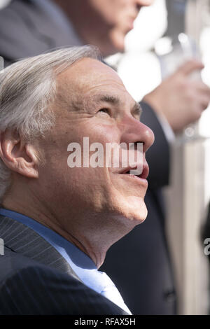 Austin, Texas, États-Unis. 24 Jan, 2019. Gov. Greg Abbott s'exprime en tant qu'ambassadeur de l'Australie Hockey Joe visites à l'accouple Australia-Texas grand barbecue à la Governor's Mansion. Abbott et le hockey a travaillé à renforcer les liens entre les alliés de l'agriculture et de discuter avant de manger de haute technologie vegemite australienne se termine brûlé et heartbrand akaushi. Credit : Bob Daemmrich/ZUMA/Alamy Fil Live News Banque D'Images