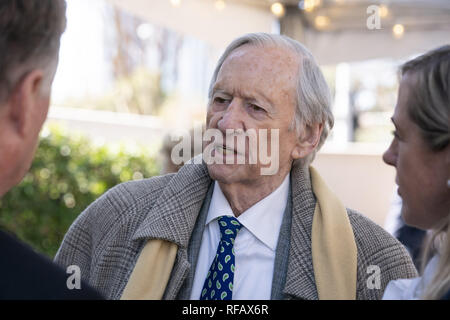 Austin, Texas, États-Unis. 24 Jan, 2019. Ancien ambassadeur australien Andrew Peacock visites avec l'Ambassadeur d'Australie de Hockey Joe comme ils visitent durant la Grande Mates Australia-Texas Barbecue à la Governor's Mansion. Credit : Bob Daemmrich/ZUMA/Alamy Fil Live News Banque D'Images