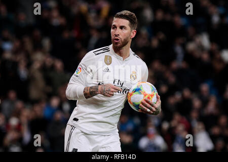 Du Real Madrid Sergio Ramos célèbre goalduring Copa del Rey match entre le Real Madrid et le FC Barcelone à Santiago Bernabeu Stadium. (Score final : Real Madrid 4 - 2 FC Girona) Banque D'Images