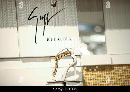 Beverly Hills, Los Angeles, Californie, USA. 24 janvier, 2019. Atmosphère à la Giuseppe Zanotti et Rita Ora collection de chaussures lancer tenue à Saks Fifth Avenue de Beverly Hills le 24 janvier 2019 à Beverly Hills, Los Angeles, Californie, États-Unis. (Photo par Xavier Collin/Image Crédit : Agence de Presse) L'agence de presse Image/Alamy Live News Banque D'Images