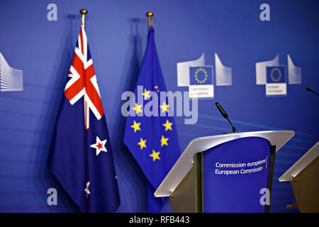Drapeau de l'Union européenne et d'un drapeau de la Nouvelle-Zélande au Conseil européen à Bruxelles, Belgique le 25 janvier 2019 Banque D'Images