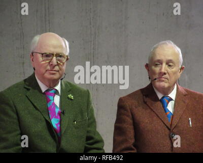 Bruxelles, Belgique. 25 janvier, 2019. L'artiste britannique duo Gilbert & George à la foire d'art Brafa, qui a lieu du 26.01. au 03.02.2019. La foire est l'une des plus anciennes et salons. Cette année, il y a 16 nouveaux exposants. (Dpa sur 'Bruxelles Art Fair sur la route du succès" 25.01.2019) Photo : Sabine Glaubitz/dpa dpa : Crédit photo alliance/Alamy Live News Banque D'Images