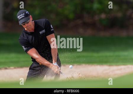 Dubaï, Émirats arabes unis. 25 Jan 2019. De Henrik Stenson La Suède joue un coup de feu de la casemate sur le premier trou en 2 ronde lors de l'Omega Dubai Desert Classic 2019 au Club de Golf des Emirats, DUBAÏ, ÉMIRATS ARABES UNIS Le 24 janvier 2019. Photo de Grant l'hiver. Credit : UK Sports Photos Ltd/Alamy Live News Banque D'Images