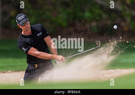 Dubaï, Émirats arabes unis. 25 Jan 2019. De Henrik Stenson La Suède joue un coup de feu de la casemate sur le premier trou en 2 ronde lors de l'Omega Dubai Desert Classic 2019 au Club de Golf des Emirats, DUBAÏ, ÉMIRATS ARABES UNIS Le 24 janvier 2019. Photo de Grant l'hiver. Credit : UK Sports Photos Ltd/Alamy Live News Banque D'Images