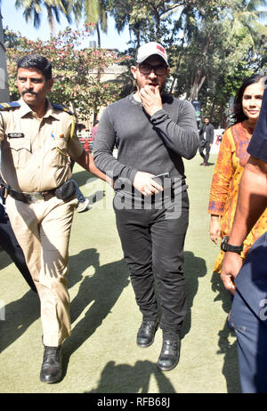 Mumbai, Inde. 24 Jan, 2019. L'acteur Aamir Khan repéré lors d'une projection spéciale du film 'Roshni Rubaru' à PVR, Juhu à Mumbai. Credit : Azhar Khan SOPA/Images/ZUMA/Alamy Fil Live News Banque D'Images