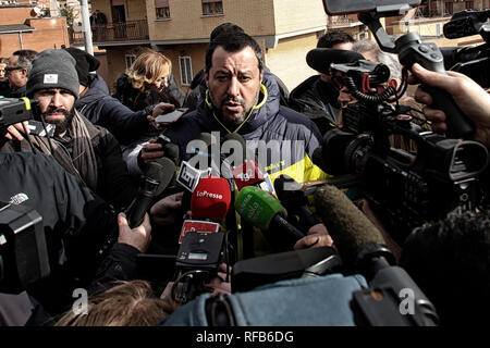 Rome, Italie. 25 Jan 2019. Matteo Salvini Rome 25 janvier 2019. Ministre de l'Intérieur offre à la Municipalité de Rome, les clés d'une villa séquestré pour un membre du clan mafieux. Foto Samantha Zucchi Insidefoto insidefoto Crédit : srl/Alamy Live News Banque D'Images