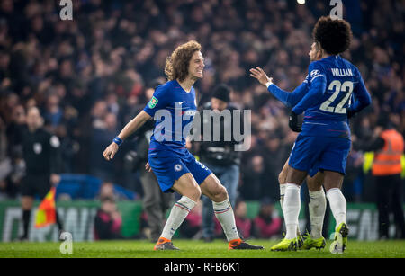 Londres, Royaume-Uni. 24 Jan 2019. David Luiz de Chelsea fête marquant la victoire de mort dans la fusillade au cours de la 2e demi-finale de la Coupe du buffle leg match entre Chelsea et Tottenham Hotspur à Stamford Bridge, Londres, Angleterre le 24 janvier 2019. Photo par Andy Rowland. Crédit : Andrew Rowland/Alamy Live News Banque D'Images