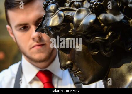 Londres, Royaume-Uni. 25 janvier, 2019. Sculpture Bacchus, estimation £7-£10 000 dans le cadre de Christie's interiors vente. Credit : Claire Doherty/Alamy Live News Banque D'Images