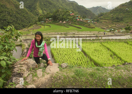 Randonnée à travers les rizières en terrasses de l'UNESCO étonnante, Batad Banaue, Mountain Province, Philippines Banque D'Images