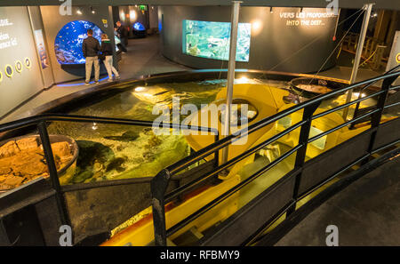 Cherbourg, France - 26 août 2018 : Exposition du Musée maritime de La Cité de la mer ou de la ville de la Mer à Cherbourg, France. Banque D'Images