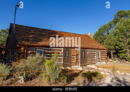 Buckey's Cabin, le seul bâtiment du début de l'ère des pionniers du village du Grand Canyon, le Parc National du Grand Canyon, Arizona, USA. Banque D'Images