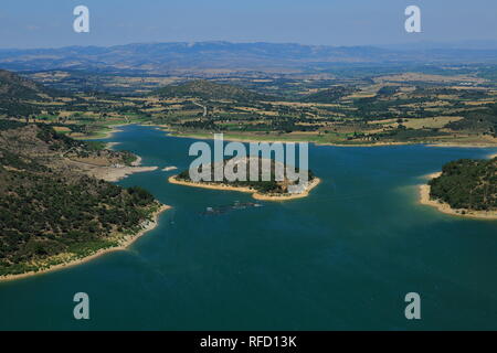 Vue sur le lac du barrage de Gündogan. Bergama, Turquie Banque D'Images
