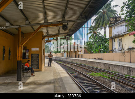 Colombo, Sri Lanka - Dec 12, 2018. Gare à Colombo, Sri Lanka. Le réseau ferroviaire du Sri Lanka est 1 508 km de 1 676 mm. Banque D'Images