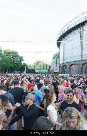 Westergasterrain nuit salsa, Amsterdam, Pays-Bas Banque D'Images