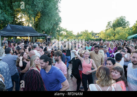 Westergasterrain nuit salsa, Amsterdam, Pays-Bas Banque D'Images