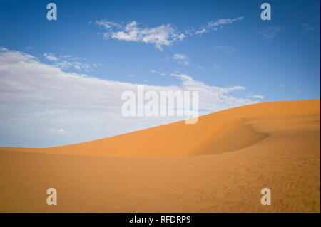 Les dunes d'un autre monde et les paysages désertiques de Namib-Naukluft National Park faire une belle journée de voyage de Sesriem camp sur le bord du Namib Banque D'Images