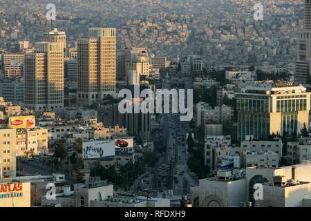 JOR, JORDANIE, Amman : Centre-ville, quartier des affaires, Zahran district. Al Hussein Bin Ali Street, Jebel Amman. | Banque D'Images