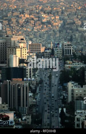 JOR, JORDANIE, Amman : Centre-ville, quartier des affaires, Zahran district. Al Hussein Bin Ali Street, Jebel Amman. | Banque D'Images