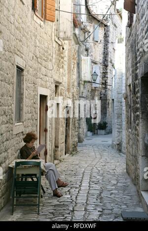 Ruelle, partie ancienne de la ville, la ville de Trogir, côte dalmate, Dalmatie Centrale, Croatie Banque D'Images