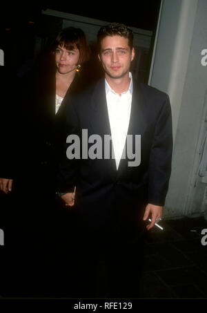 West Hollywood Ca Le 6 Novembre L Actrice Christine Elise Et L Acteur Jason Priestley Assiste Aux Meilleurs Amis Refuge Pour Animaux Prestations Le 6 Novembre 1993 Au Chateau Marmont Hotel De