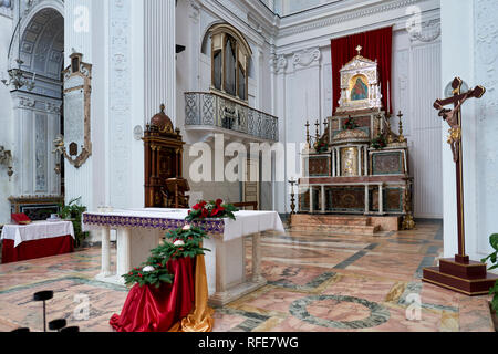 L'intérieur de l'église Santa Maria del Monte. Caltagirone Sicile Italie Banque D'Images