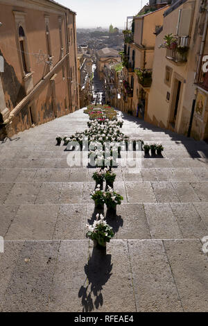 Il Borgo di Santa Maria del Monte (escalier de Santa Maria del Monte). Catlagirone Sicile Italie Banque D'Images