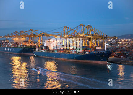 Espagne, Barcelone, Port, port. Terminal à conteneurs. À l'aube. Banque D'Images