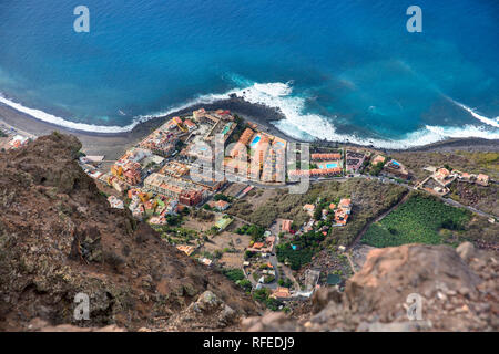 Espagne, Canaries, La Gomera. Valle Gran Rey. Sur la montagne de l'antenne sur la plage. Banque D'Images