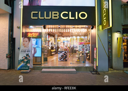 Séoul, Corée du Sud - circa 2017, juin : boutique de cosmétiques à Séoul. Banque D'Images