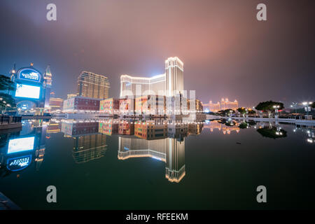 Macao, DEC 24 : vue de la nuit du célèbre casino Macao vénitien avec une belle réflexion sur le DEC 24, 2018 à Macao Banque D'Images