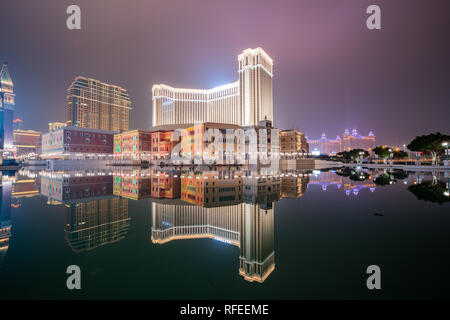 Macao, DEC 24 : vue de la nuit du célèbre casino Macao vénitien avec une belle réflexion sur le DEC 24, 2018 à Macao Banque D'Images