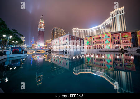 Macao, DEC 24 : vue de la nuit du célèbre casino Macao vénitien avec une belle réflexion sur le DEC 24, 2018 à Macao Banque D'Images