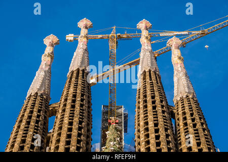 Travaux en cours à l'église Sagrada Familia, Antoni Gaudis travail le plus célèbre, encore en construction et devrait être achevé en 2026 Banque D'Images