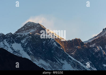 Le lever du soleil sur l'Everest, de l'hôtel Everest View, Namche Bazar, Sagarmatha, Népal Banque D'Images