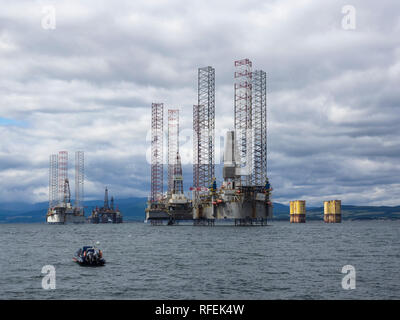 Les plates-formes de forage pétrolier et dans l'Estuaire de Cromarty Cromarty, près de Black Isle, Ecosse Banque D'Images