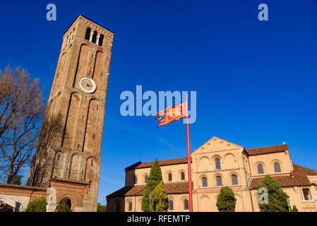 Tour de l'horloge et d'un drapeau de Venise, le Lion de Saint Marc Banque D'Images