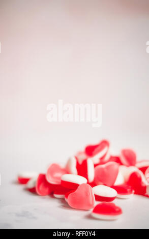 Haribo coeur sur fond rose Banque D'Images