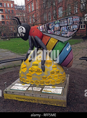 Abeille dans la ville - Jardins Sackville avec Alan Turing, Gay Village, Canal St, Manchester, Lancashire, England, UK Banque D'Images