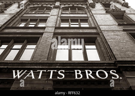 Entrepôt de quincaillerie et de meubles, Monochrome, Noir et blanc, bâtiment Watts Brothers, Bunsen St, Manchester, Angleterre, Royaume-Uni, M1 1DW Banque D'Images