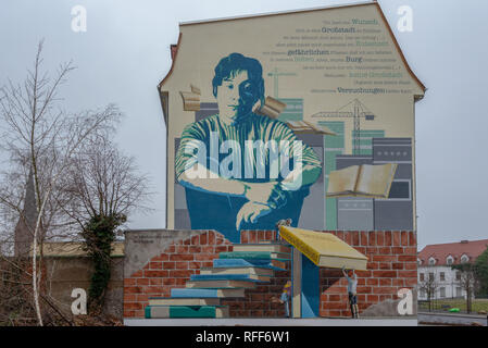 Burg, Allemagne - le 26 décembre 2018 : Une peinture murale dans le quartier Ville de Burg commémore l'écrivain Brigitte Reimann. L'auteur de 'Franziska Lin Banque D'Images