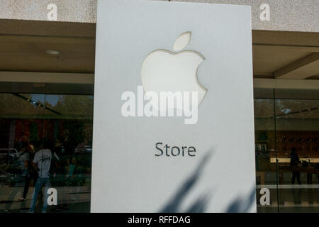 L'Apple Store au campus d'entreprise en silicone valley, une boucle de l'infini Banque D'Images