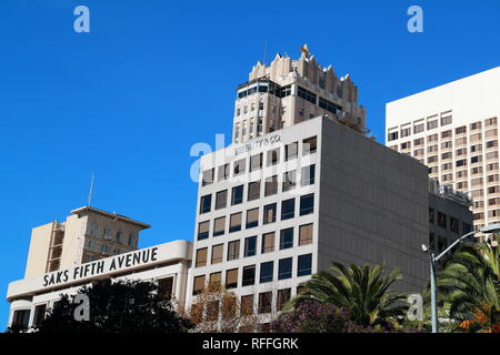 Le magasin de luxe Saks Fifth Avenue à San Francisco, Californie, USA Banque D'Images