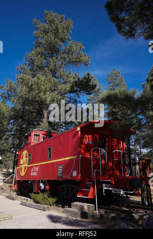 Un vieux train voiture est transformée en chambre d'hôtel unique expérience dans Williams, Arizona. Banque D'Images